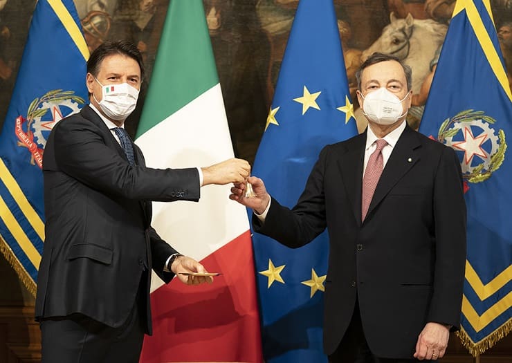 Nuovo Governo, La Cerimonia della campanella tra Giuseppe Conte e Mario Draghi
