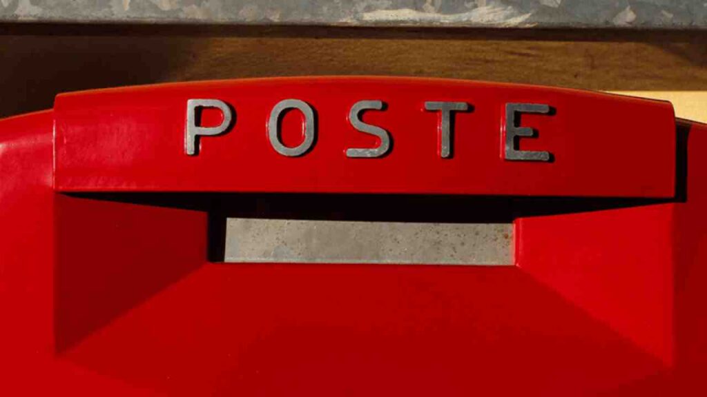 Una cassetta postale in primo piano