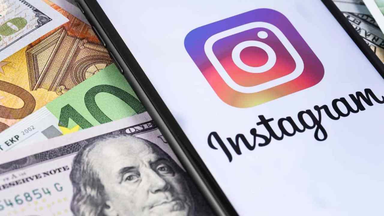 L'app Instagram e alcune banconote