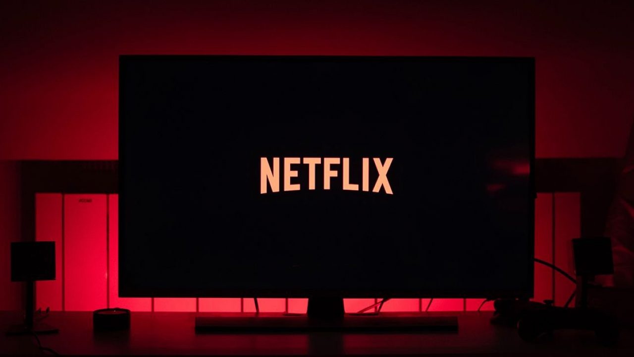 Un televisore con il logo di Netflix