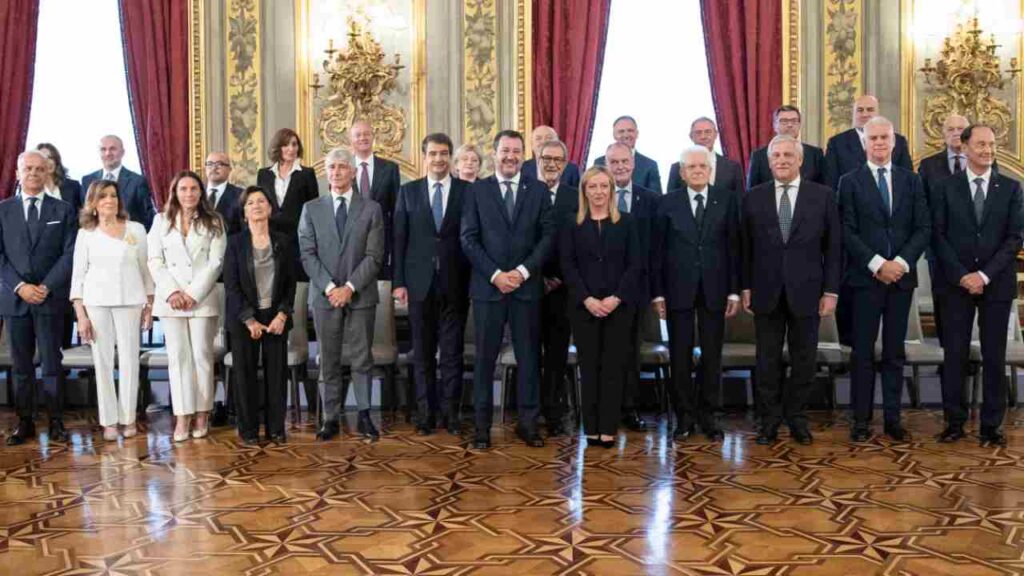 Foto di gruppo del neonato Governo Meloni