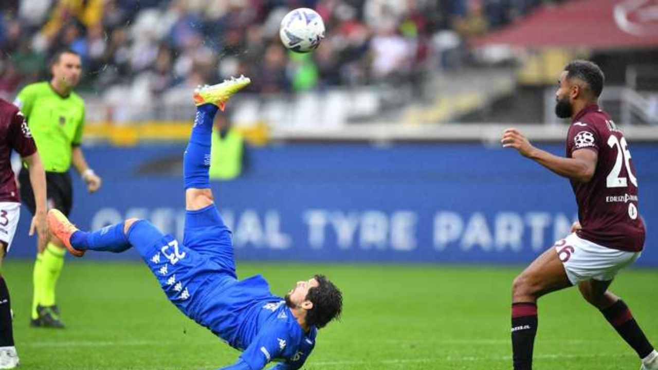 Mattia Destro in rovesciata, per il gol più bello della Serie A