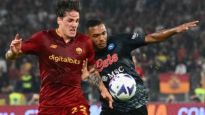 Uno scontro in velocità tra Zaniolo e Juan Jesus in Roma-Napoli