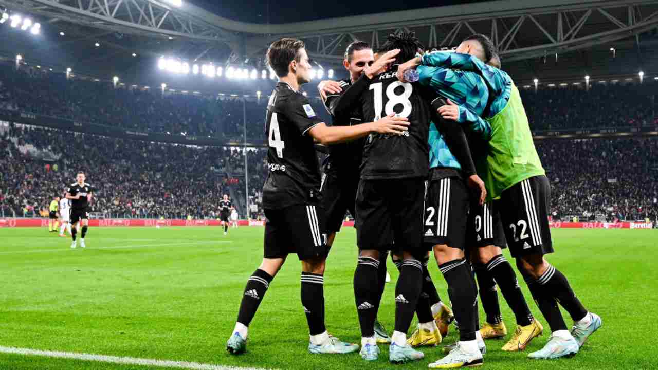 La Juventus festeggia la vittoria sulla Lazio in Serie A