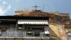 Napoli, chiese con balcone, Report