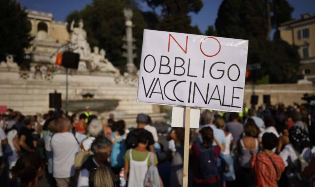 Protesta no vax, free vax a piazza del Popolo