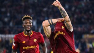 Zaniolo e Abraham esultano: un frame che ha deciso Roma-Ludogorets