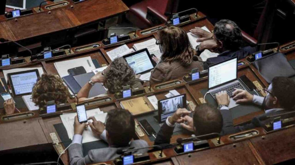 Deputati nell'Aula di Montecitorio