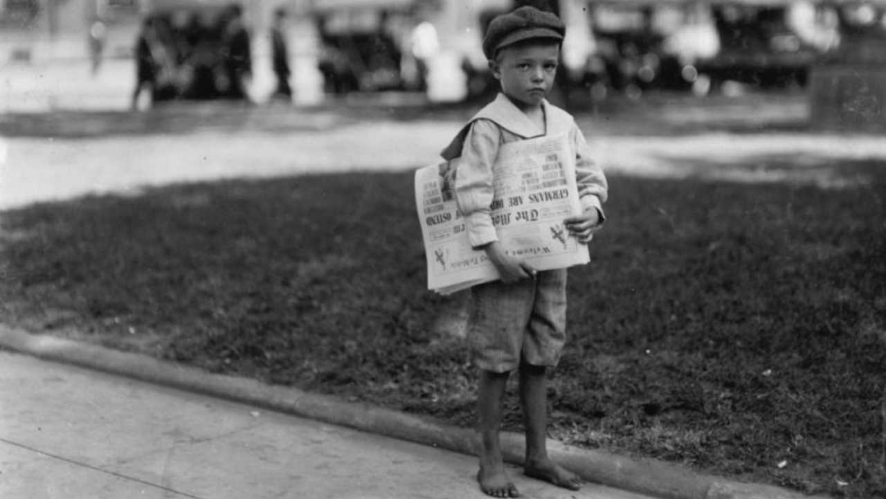 Bambino strillone, venditore giornali del Novecento
