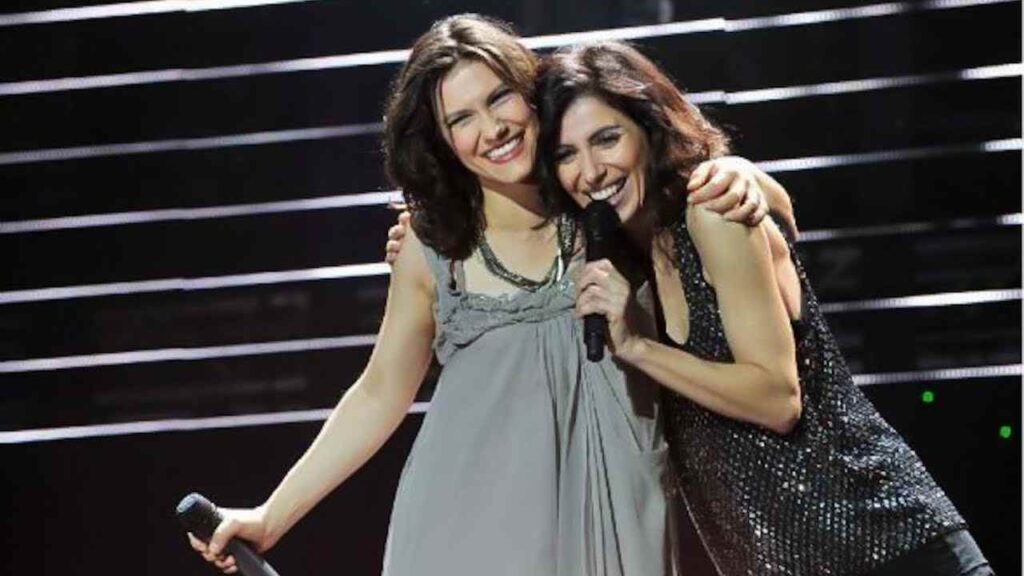 Elisa e Giorgia sorridenti duetto