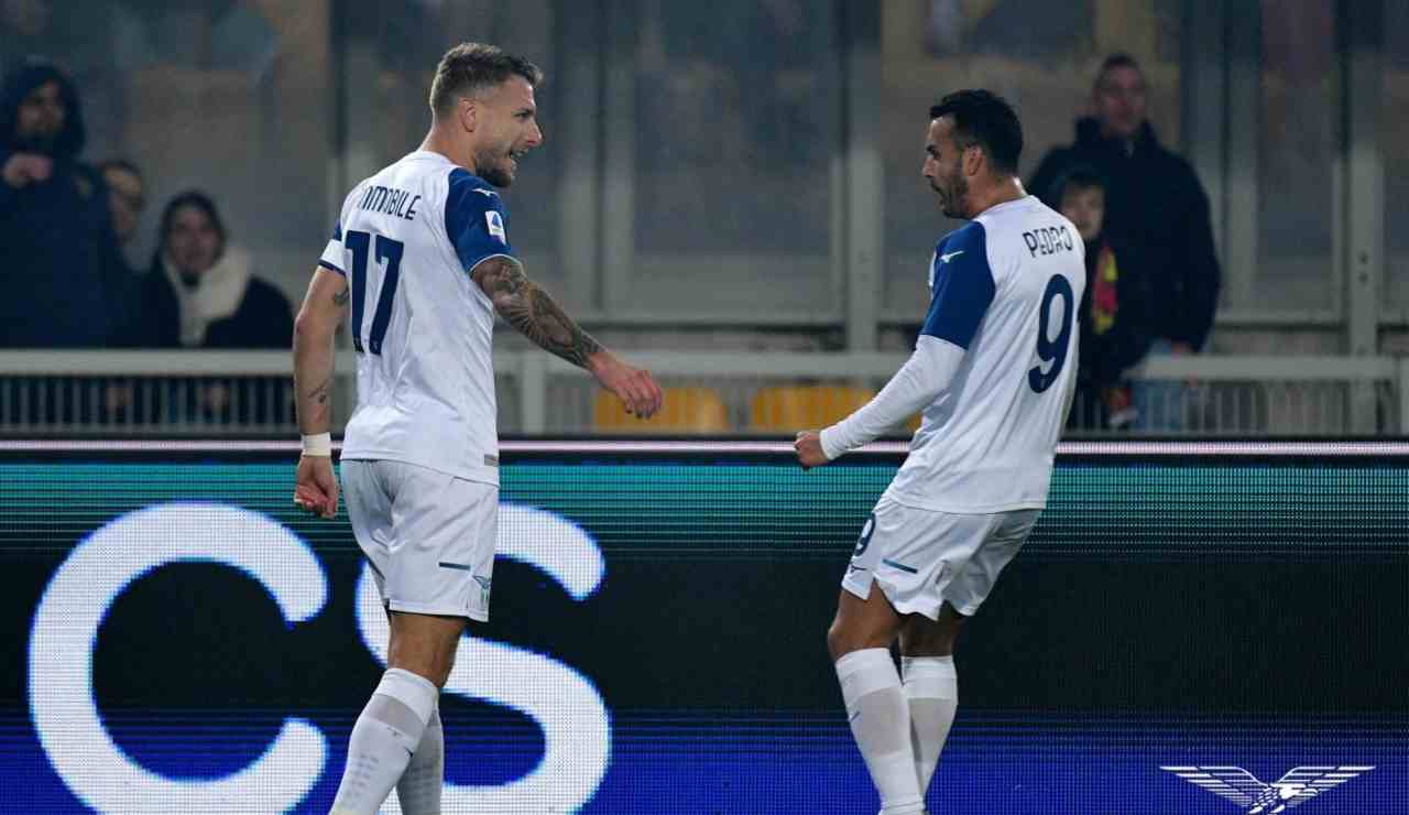 Immobile esulta insieme a Pedro dopo il gol dell'1-0 contro il Lecce