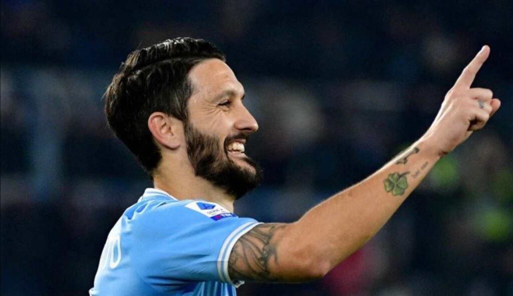 Luis Alberto esulta dopo il gol dell'1-0 contro la Sampdoria nella partita di calcio di Seria A