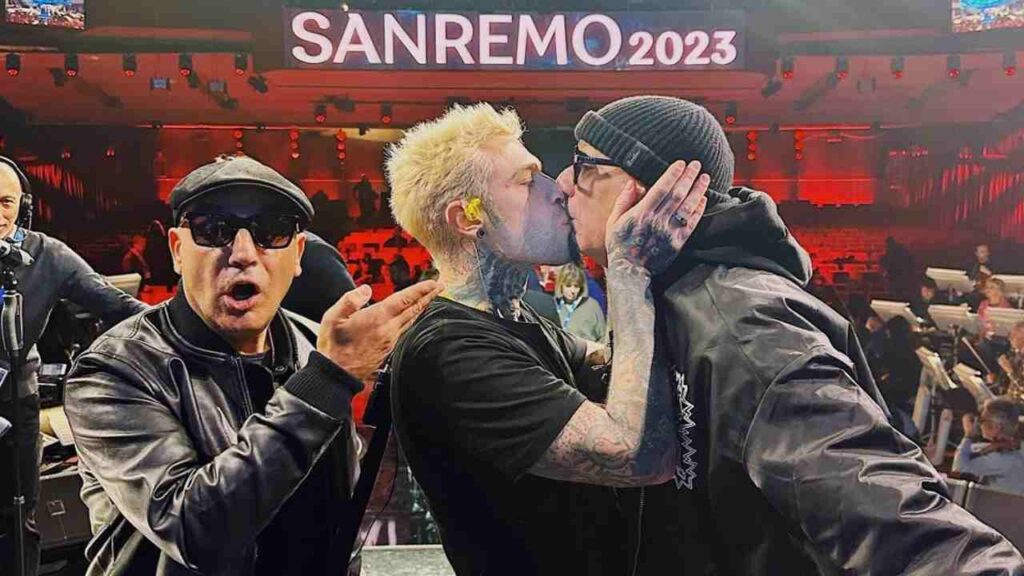 Festival di Sanremo: Fedez bacia J Ax