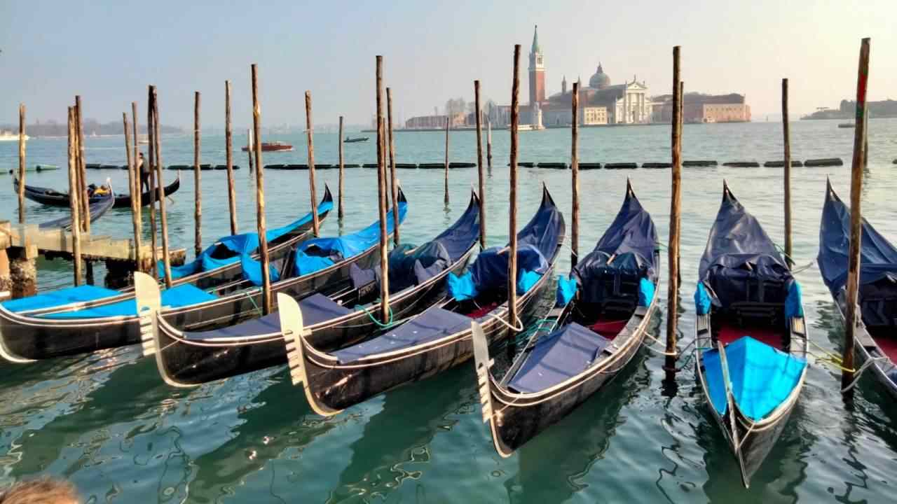 Venezia, vista dalle gondole