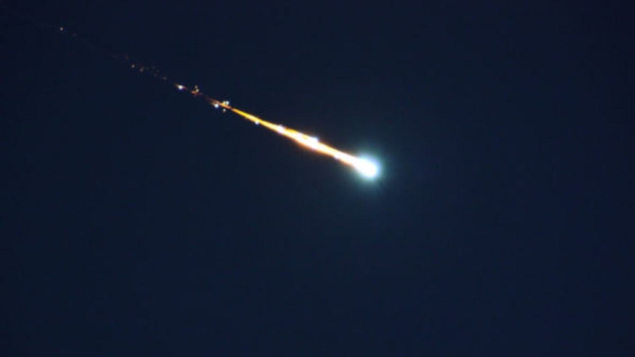Meteorite con scia