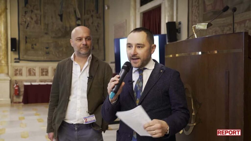 Giulio Valesini e Cataldo Ciccolella durante la premiazione del premio "Federico Caffè"