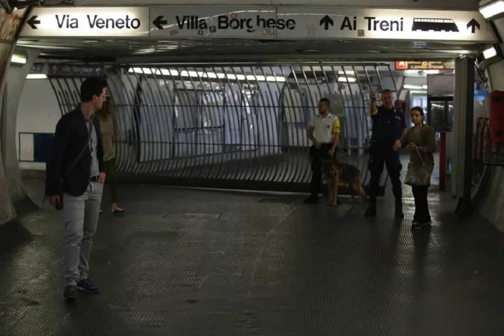Metropolitana di Roma, Attenti agli zingari