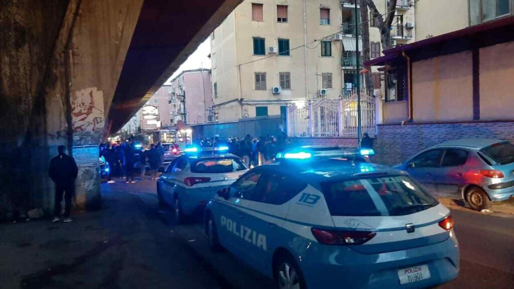 Napoli, ucciso ragazzo 18enne: la polizia intervenuta