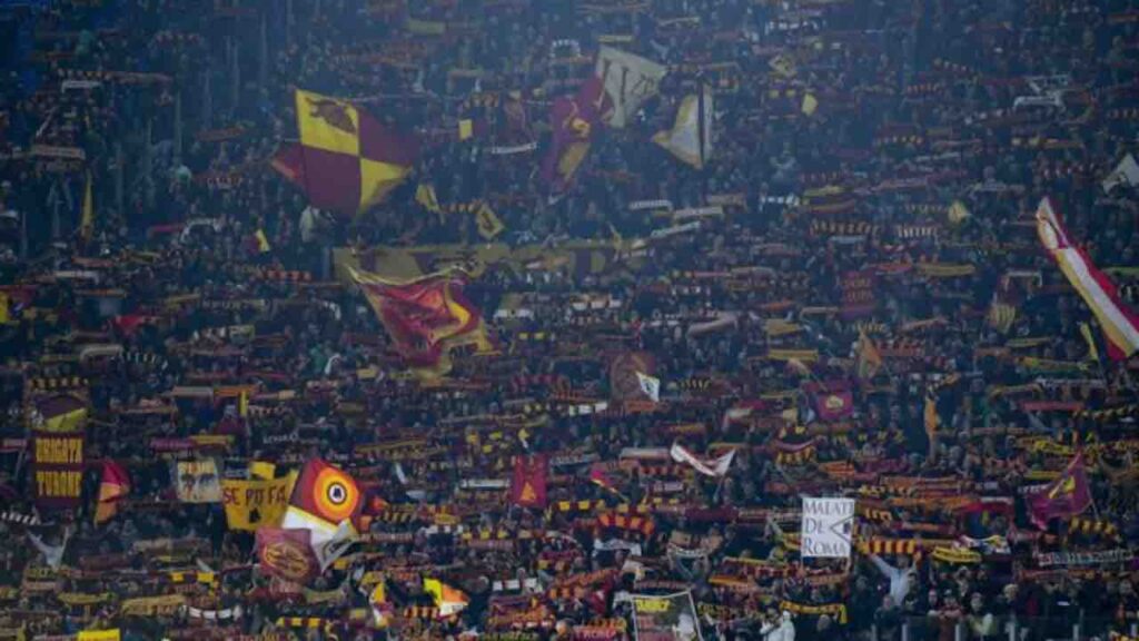 Tifosi della Roma nello stadio