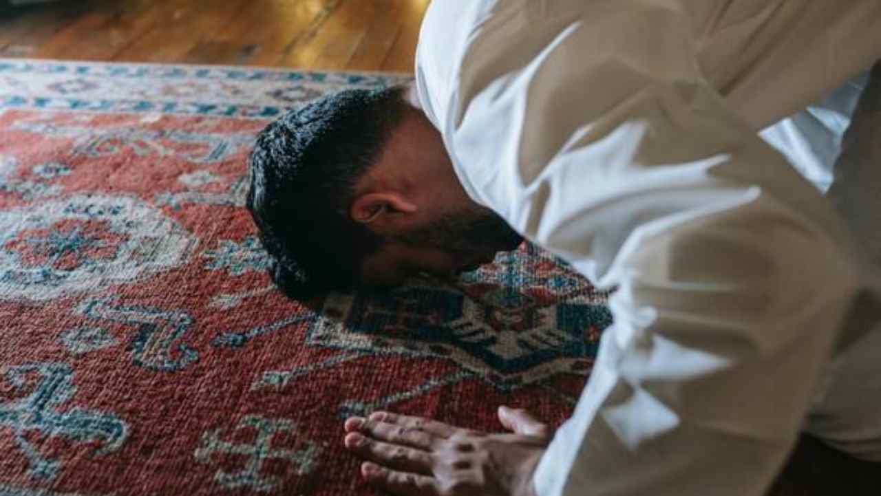 Fedele musulmano in preghiera