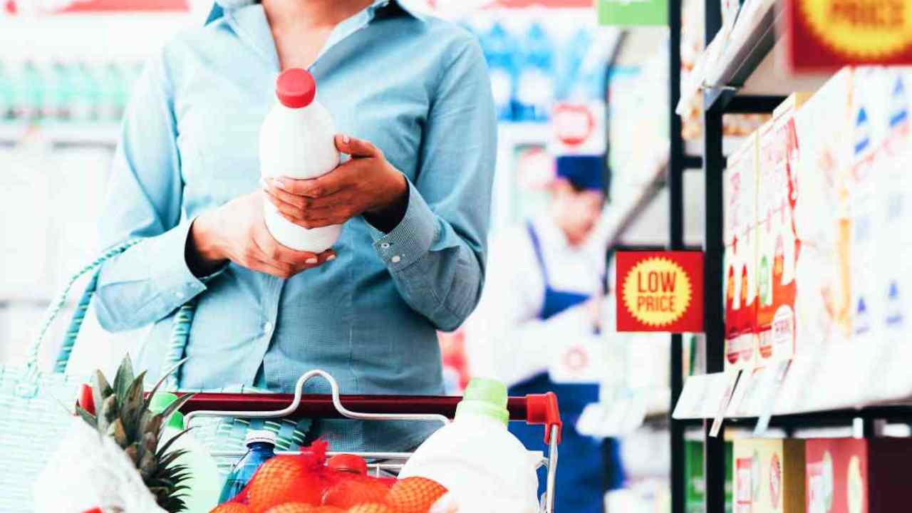 Etichetta contro lo spreco alimentare in supermercato