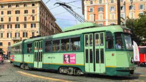 Tram a Roma in piazza Risorgimento