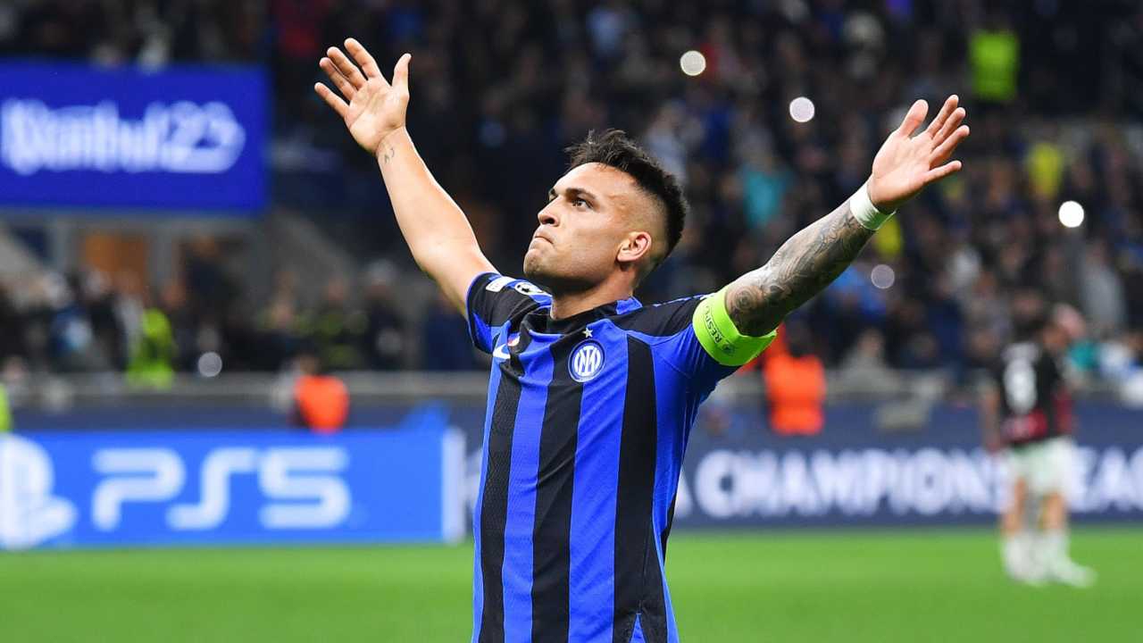 Lautaro Martinez esulta: porta l'Inter in finale di Champions