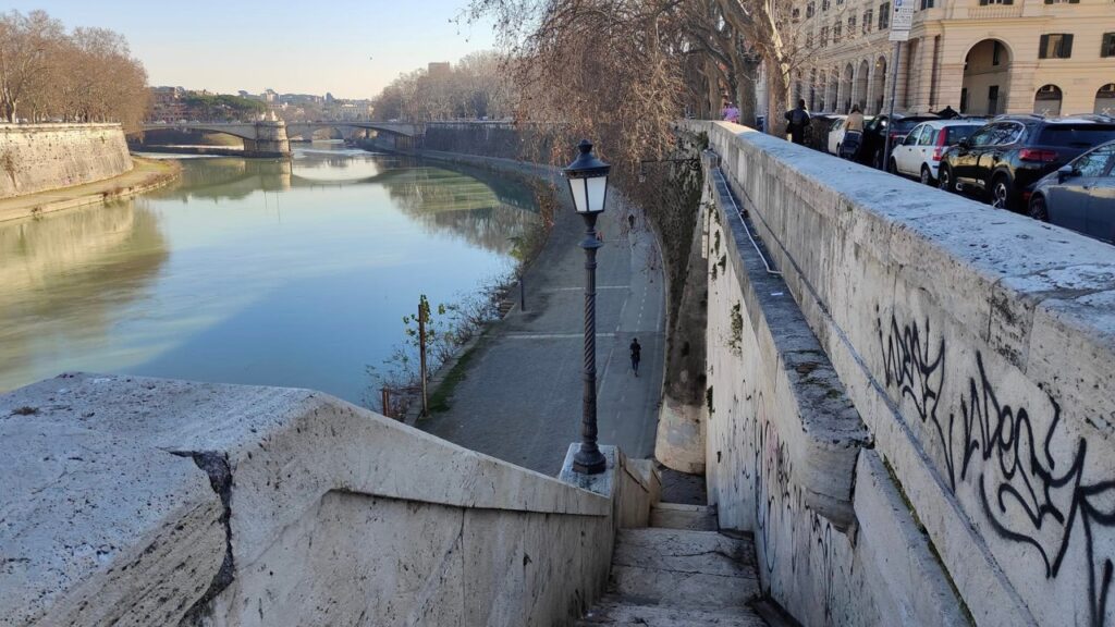 Lungotevere, banchine, accessi Tevere