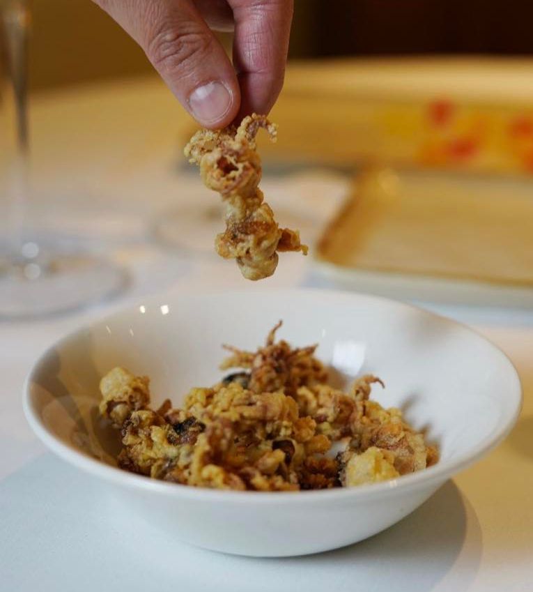 Un piatto a base di pesce del ristorante La Rosetta