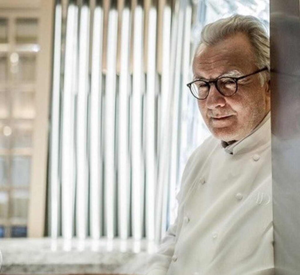 Monsieur Alain Ducasse sorridente