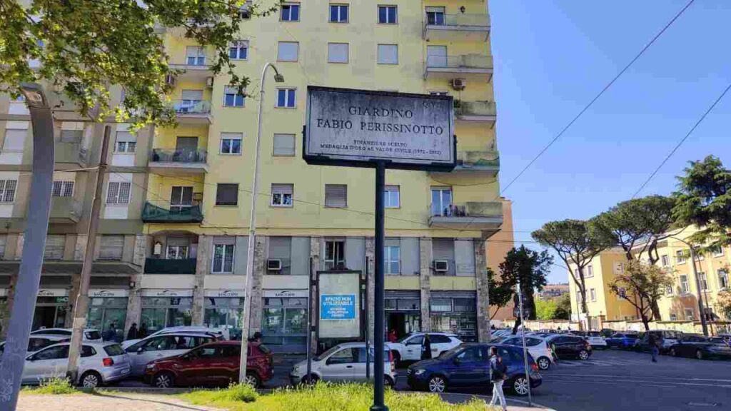 Giardino intitolato a Fabio Perissinotto lasciato nel degrado