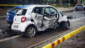 Incidente mortale a Roma, schianto tra una Lamborghini e una Smart