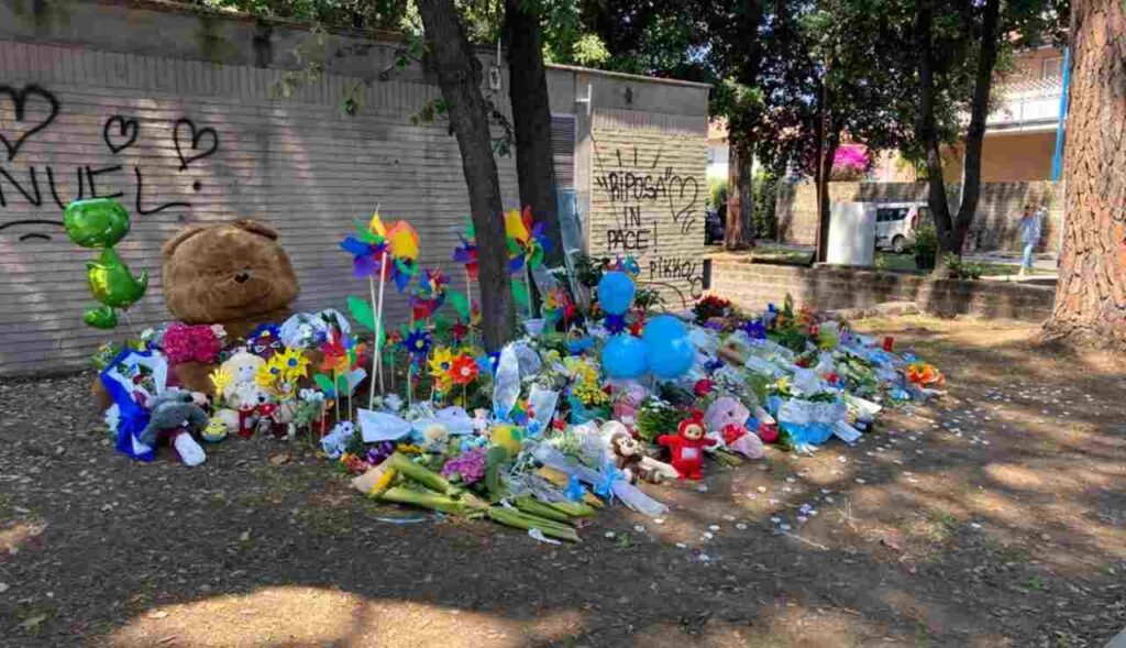 Incidente a Casal Palocco, fiori lasciati sul posto