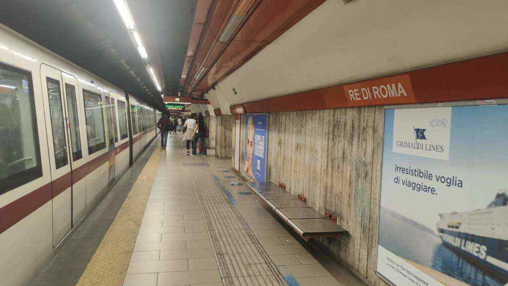 Metro A, Stazione Re di Roma