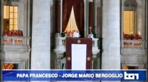 Fumata Bianca in Piazza San Pietro. Eletto il nuovo Papa Francesco