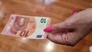 Mancia, banconota da 10 euro