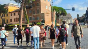 Passeggiata in via dei Fori Imperiali a Roma