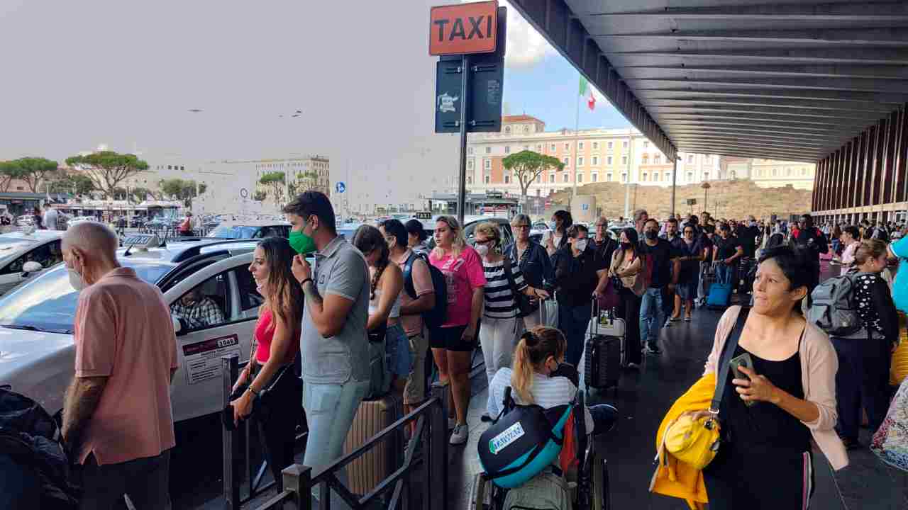 Stazione Termini di Roma- Punto di stazionamento dei taxi