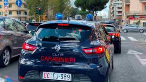 Auto dei carabinieri in servizio