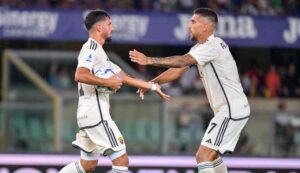 Aouar e Pellegrini esultano per il goal nella partita di calcio di serie A tra Roma e Verona