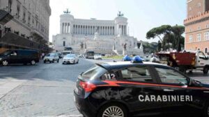 Controlli dei carabinieri a Roma a Ferragosto