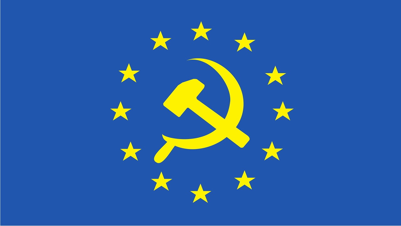 Bandiera dell’Unione Europea con falce e martello, Digital Services Act