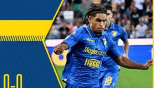 Giocatore del Frosinone Calcio in possesso palla nella partita di serie A contro l'Udinese