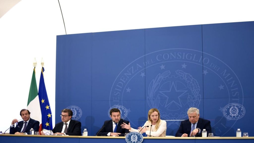 Il Premier Giorgia Meloni, i vicepremier Antonio Tajani e Matteo Salvini, il Ministro dell’Economia Giancarlo Giorgetti e il viceministro dell’Economia Maurizio Leo presentano la Finanziaria 2024