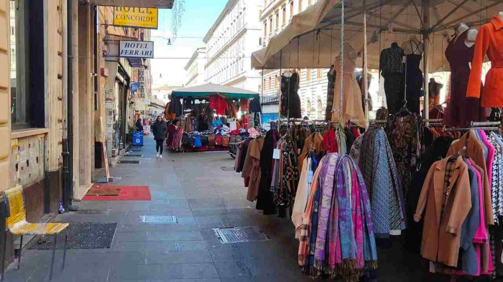 Roma centro, venditore ambulante