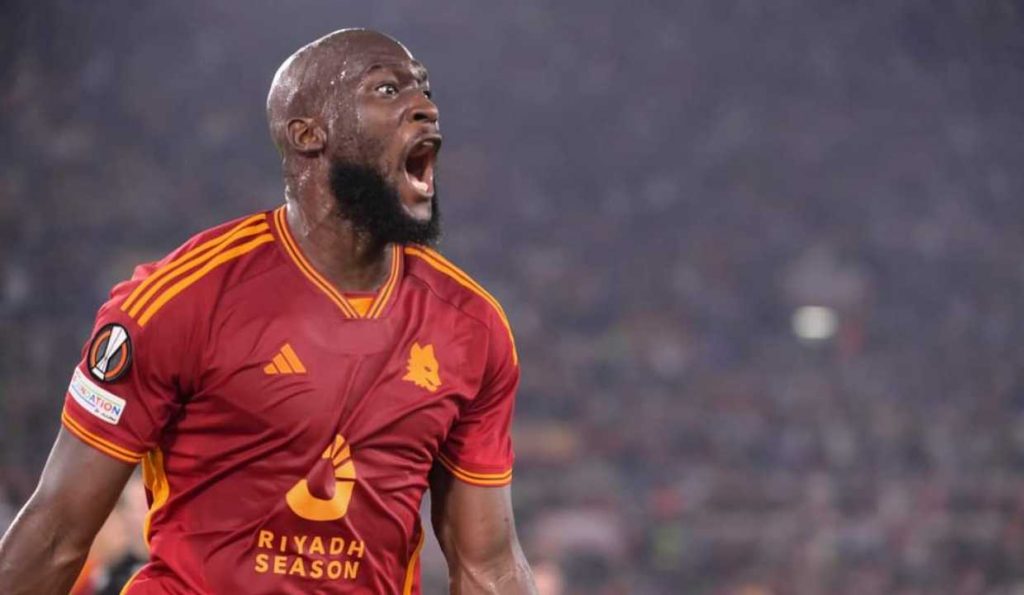 Lukaku esulta dopo il gol nella partita di calcio di Europa League tra Roma e Slavia Praga