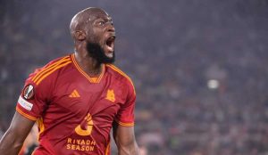 Lukaku esulta dopo il gol nella partita di calcio di Europa League tra Roma e Slavia Praga