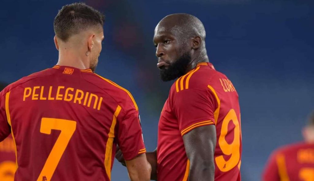 Lukaku e Pellegrini festeggiano dopo il gol