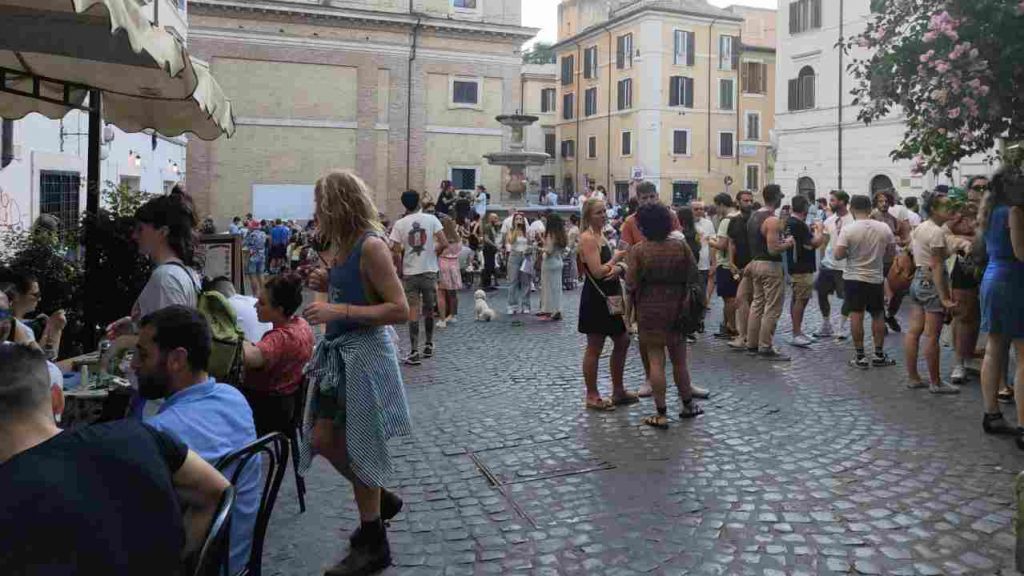 Giovani in piazza a Roma