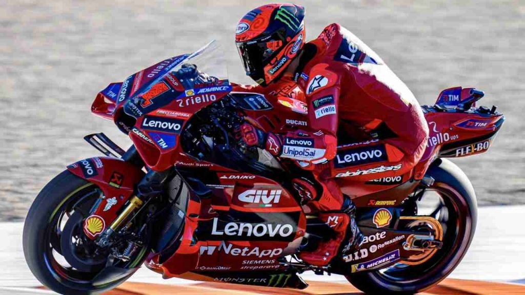 Pecco Bagnaia in azione con la Ducati MotoGP
